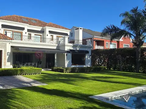 Casa 5 ambientes con 4 baños