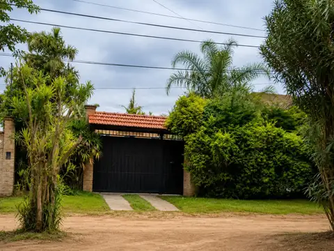 CASA QUINTA EN COLASTINE/ apta crédito