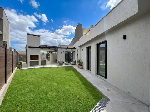 Casa en venta a estrenar Cortaderas 3, Guaymallén