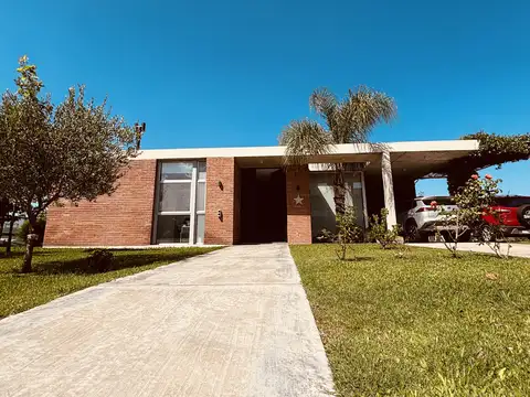 Casa 4 ambientes con 3 baños