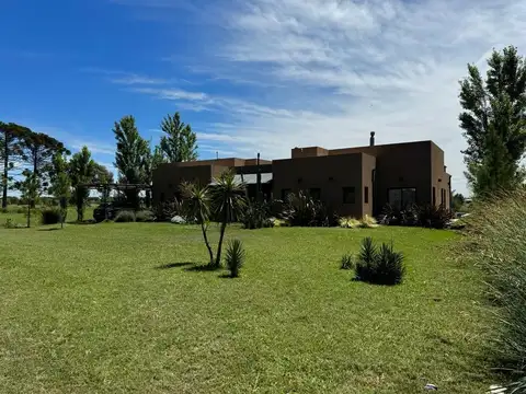 Casa en Venta en Carlos Keen, USD 168.000