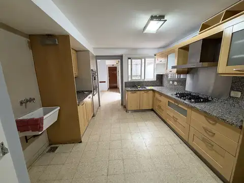 Beauchef 500, Piso 1