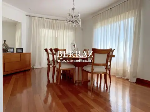 Casa 6 ambientes con 4 baños