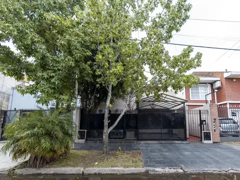 PH Tipo casa 5 ambientes con garaje.