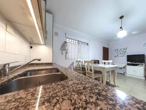 Depto Tipo Casa 5 ambientes con 2 baños