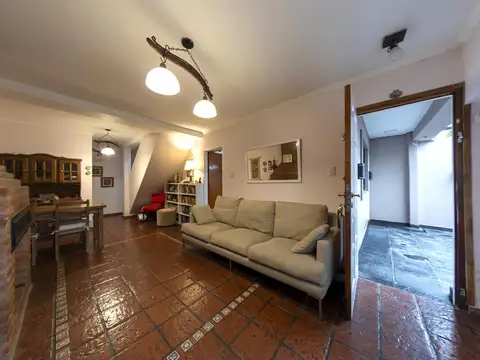 Depto Tipo Casa 5 ambientes con 2 baños