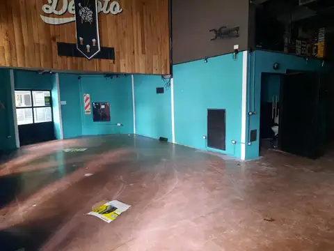 LOCAL C/Patio y Jardin