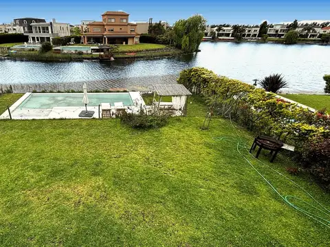 Alisos 55: CASA 3 DORMITORIOS -ESCRITORIO - PISCINA- MUELLE AL AGUA