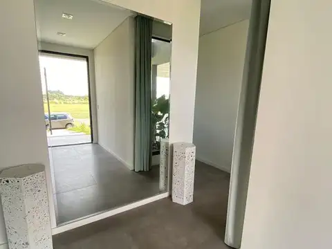 Casa en lote interno con 5 Dormitorios en La Calesa