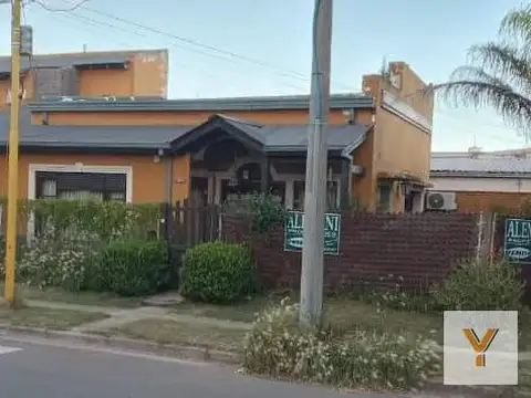 Casa en venta - 4 dormitorios 2 baños - 150mts2 - Tres Arroyos
