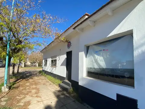 Casa en esquina en Navarro