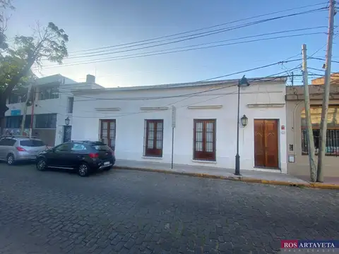 Casa en alquiler de 4 dormitorios c/ cochera en San Isidro Catedral