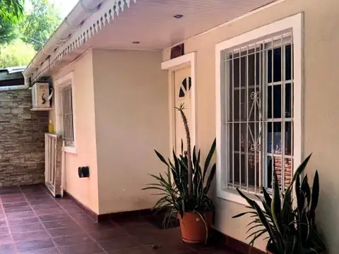 CASA DE DOS PLANTAS EN BARRIO "DON FRANCISCO"