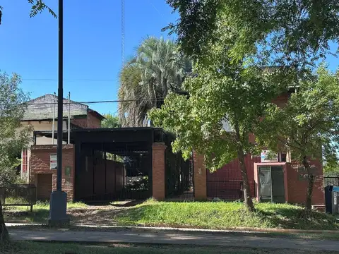 Complejo de Casas c/ Piscina sobre Bvard Ferrari