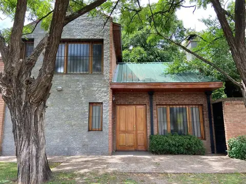 VENTA CASA 6 AMBIENTES FCIO. VARELA
