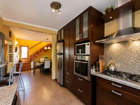 Casa 7 ambientes con 3 baños