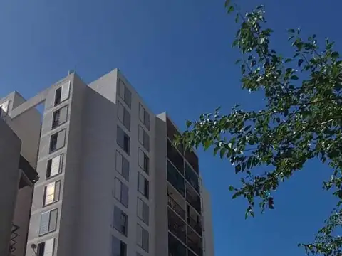 Cobos 100, Piso 0