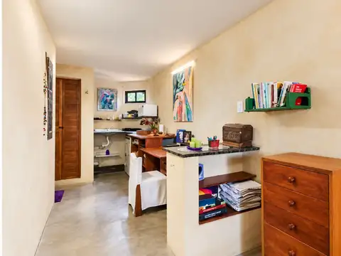 OPORTUNIDAD CASA DE 6 AMBIENTES CON PARQUE Y PICINA