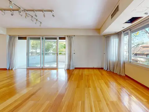 Piso de 5 ambientes con 3 cocheras en La Lucila