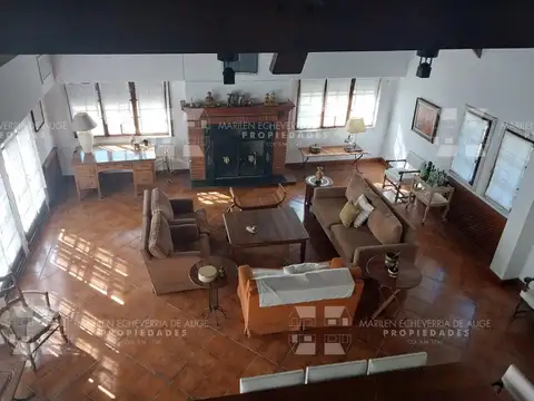 Casa en Venta con 6 cocheras