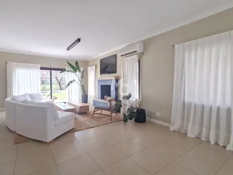 Casa en Venta en Santa Barbara, USD 890.000