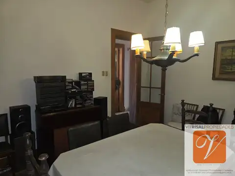 Casa 8 ambientes con 3 baños