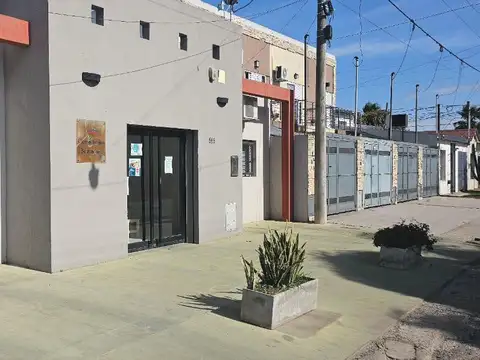 Alquiler de 8 Consultorios, patios internos, recepción, A ESTRENAR 