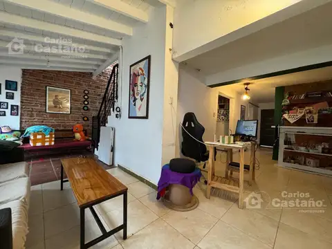 Casa en Venta con 2 cocheras