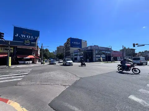 ALQUILER Local comercial ideal supermercado en San Martin a pasos de CABA.