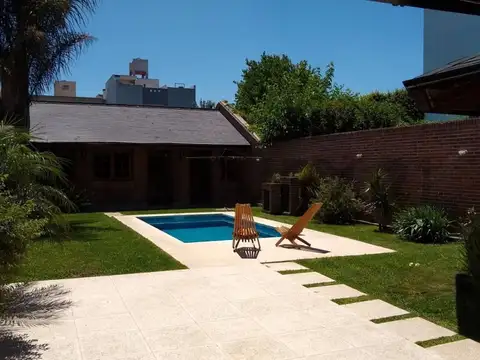 VENTA CASA DE 5 AMBIENTES en RAMOS MEJIA