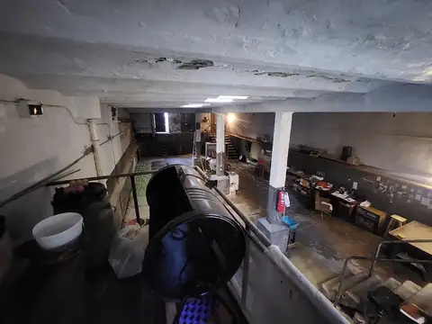 GRAN DEPOSITO CON VIVIENDA. OPORTUNIDAD