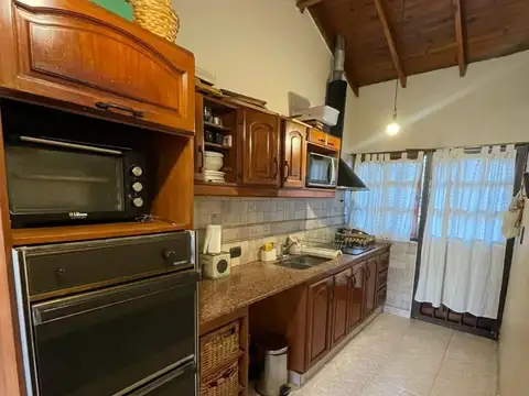 Casa 4 ambientes con 2 baños