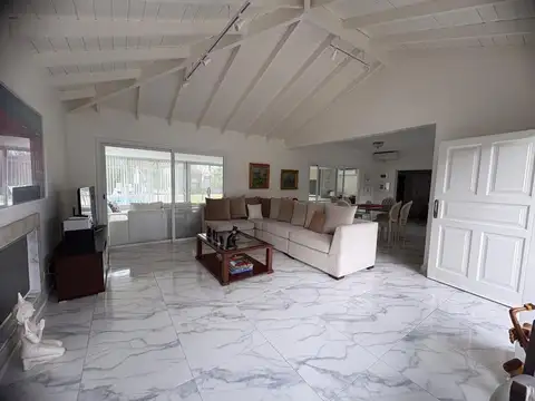 Casa 4 ambientes con 3 baños