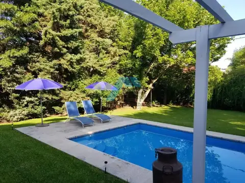 Casa en Venta con 2 cocheras