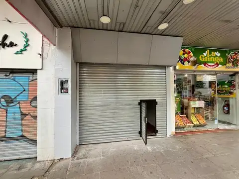 Excelente local comercial a 150 mts de la Estacion Castelar