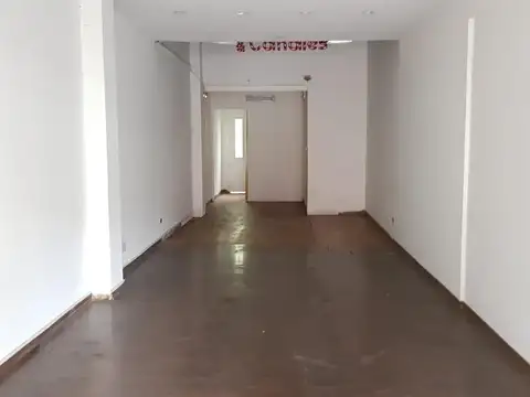 Excelente local comercial a 150 mts de la Estacion Castelar