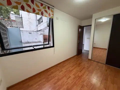 Departamento de pasillo a la venta de 1 dormitorio con patio en Rosario - España y Hospitales