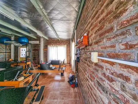 Local en Venta en Francisco Alvarez, USD 240.000