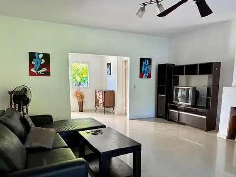 Casa 5 ambientes con 3 baños