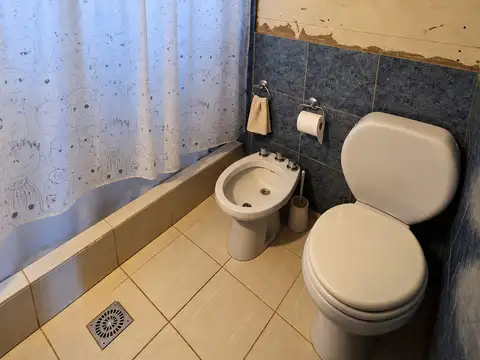 Casa 4 ambientes con 1 baño