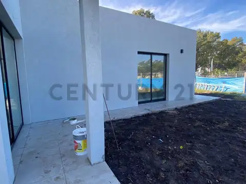 Casa en Venta en Pilar del Este - Santa Lucia, USD 220.000