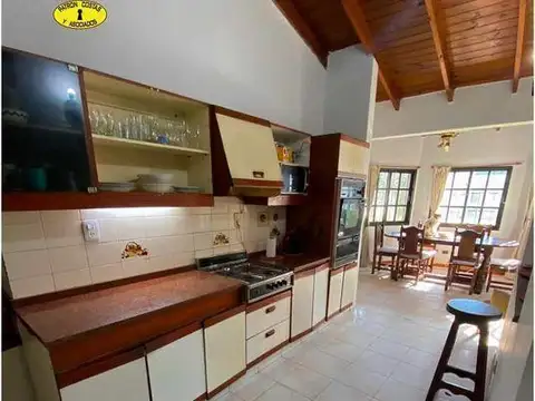 Casa 5 ambientes con 4 baños