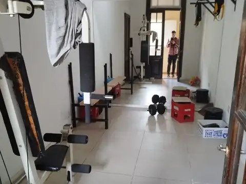 CASA 6 AMBIENTES CON JARDIN, PILETA, GARAGE Y TERRAZA