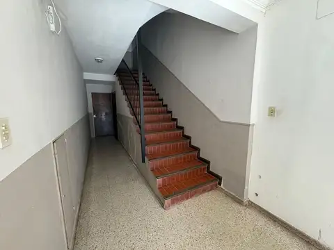 SE VENDE COMPLEJO DE DPTOS CON COCHERAS