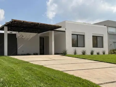 Casa a Estrenar en Venta Barrio Cerrado Santa Clara. 3 Dorm.