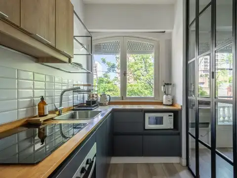 Dpto de 3 amb. Reciclado con Terraza propia. 100 m2 Tot.