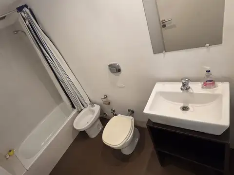 Oficina 4 ambientes con 2 baños