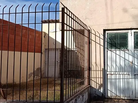 Terreno/ casa estado demolición, zona centro Godoy Cruz.