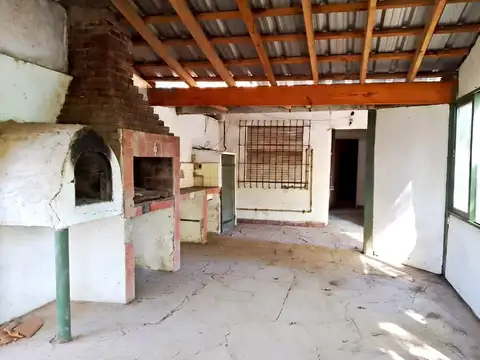 Casa 4 ambientes con 1 baño