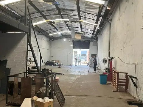 ALQUILA- Galpon en  Victoria Centro, comercial e industrial